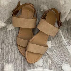 Cute heeled sandals! Boutique